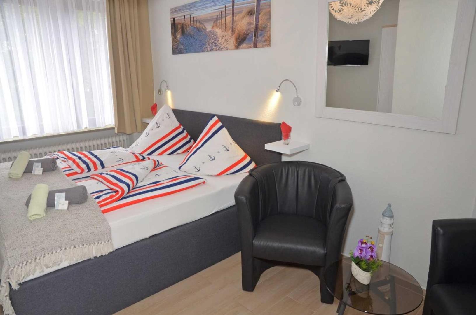 Hotel Zur Seerobbe Куксхафен Экстерьер фото