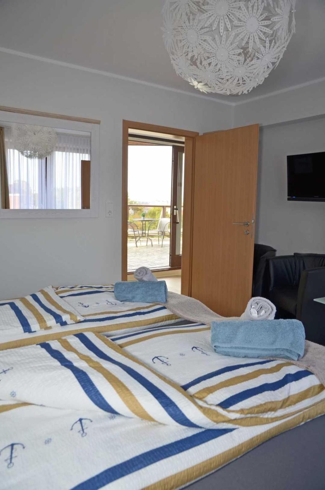 Hotel Zur Seerobbe Куксхафен Экстерьер фото