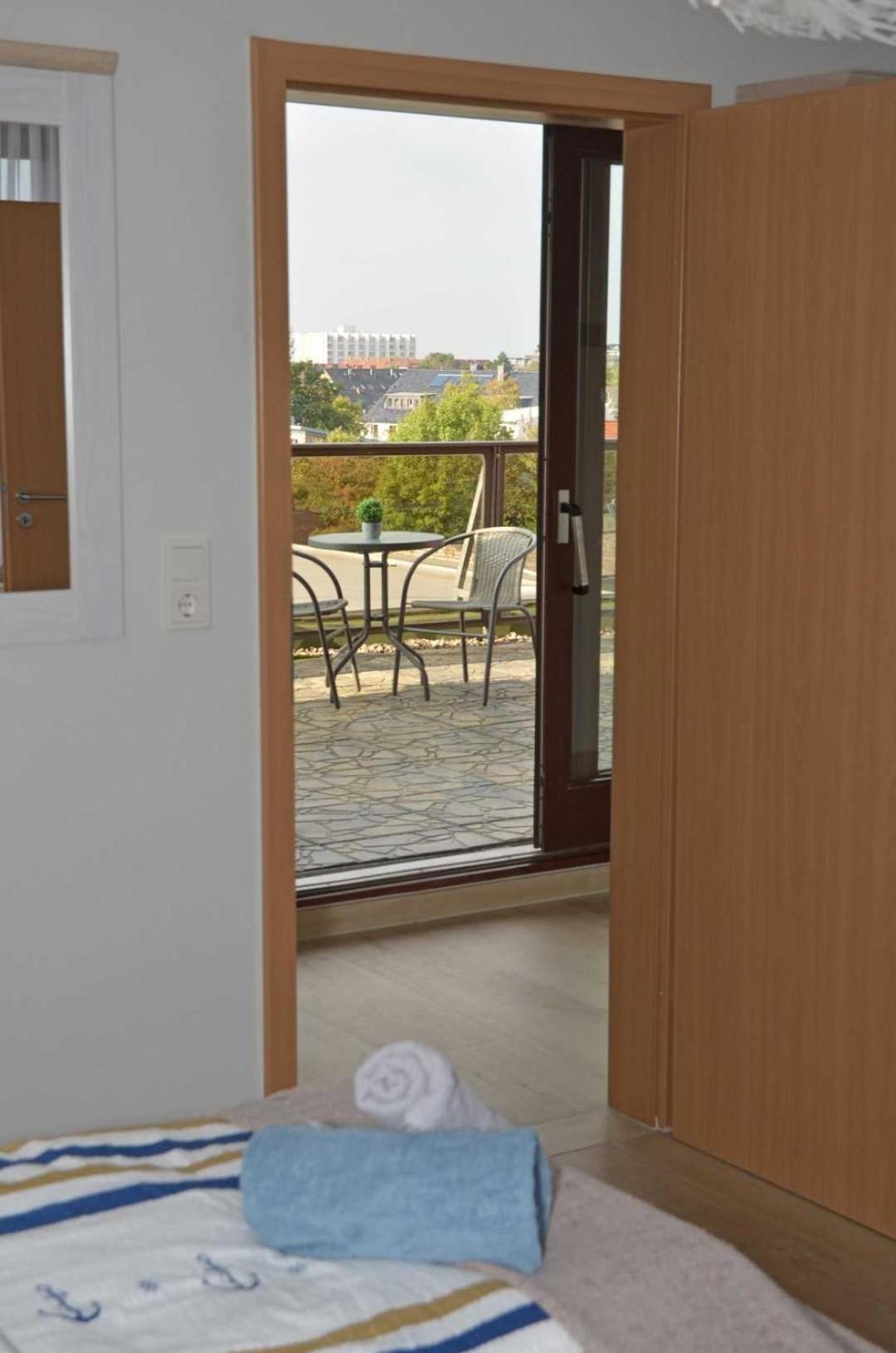 Hotel Zur Seerobbe Куксхафен Экстерьер фото
