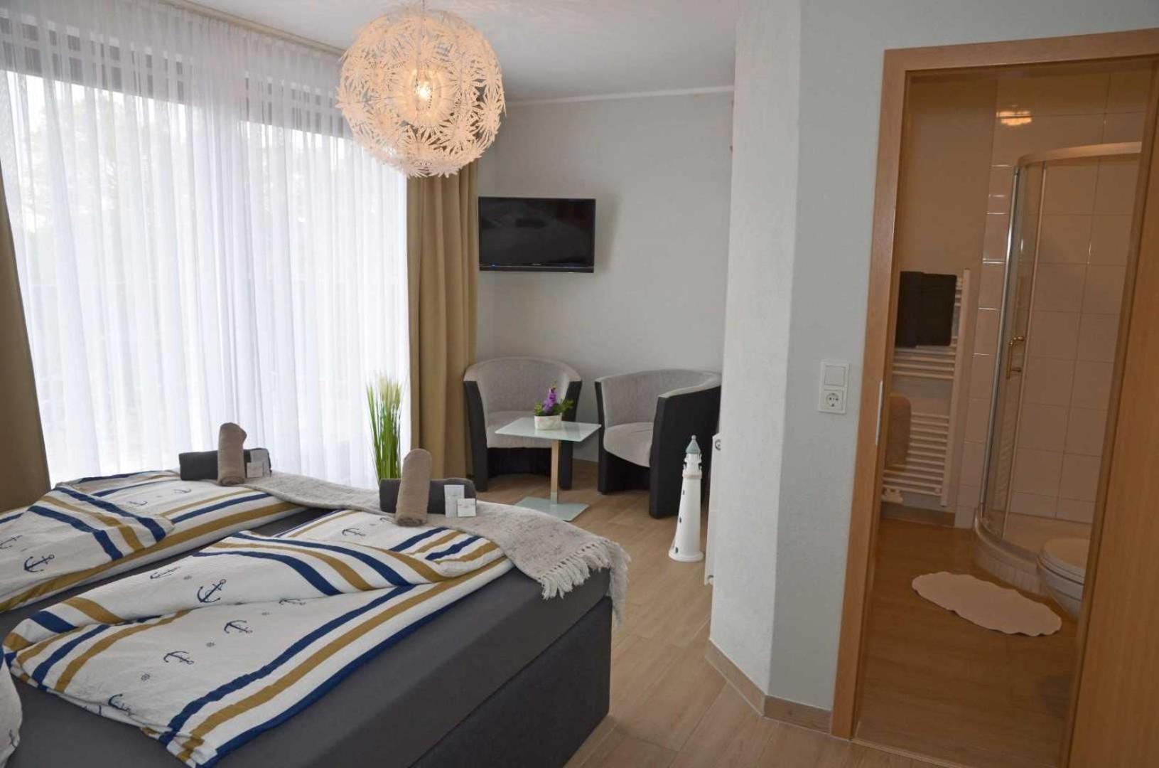 Hotel Zur Seerobbe Куксхафен Экстерьер фото