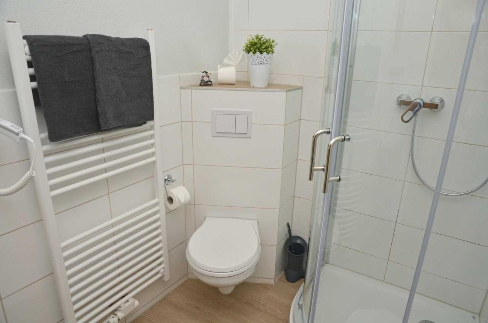 Hotel Zur Seerobbe Куксхафен Экстерьер фото